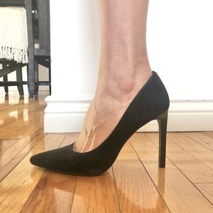 Nine West, size 9 in black. 4” heel.